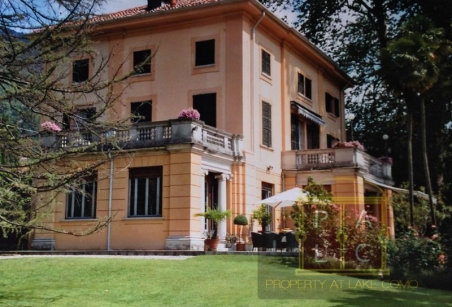 historical colonic waterfront villa for rent lake Como